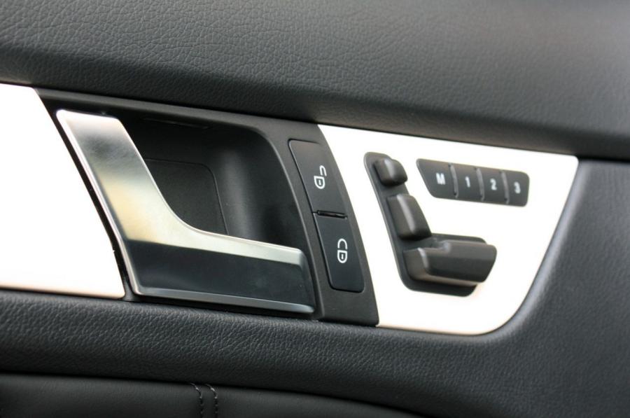  Mercedes-Benz C63 AMG Coupe 2012 года  (фото 40 из 113)
